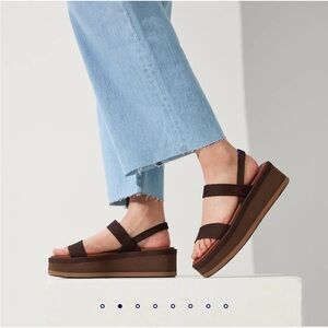 NWT - The Lightweight Wedge Sandal
